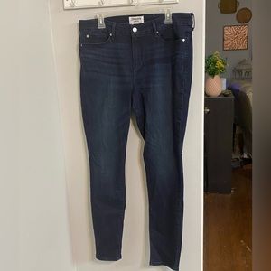 DENZIN FROM LEVIS Mid Rise Dark Wash Skinny Jeans! Size 18L